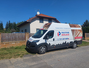 Zateplení stropu patrového rodinného domu pomocí foukané izolace